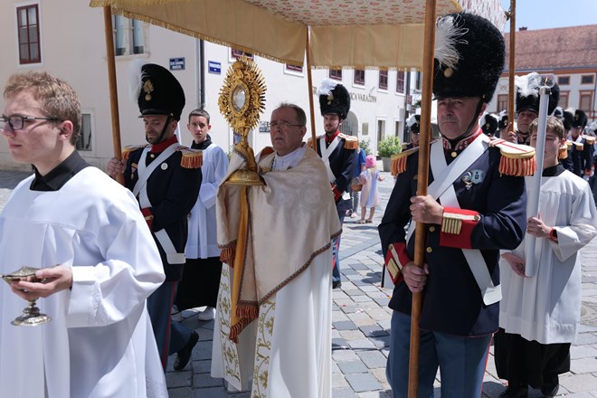 Euharistijsko slavlje u varaždinskoj katedrali i Tijelovska procesija ulicama grada Varaždina